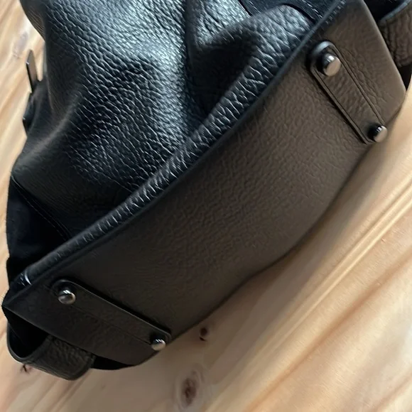 DESIGNER: Coach mixed leather Edie bag - Picture 12 of 17